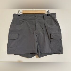 Eddie Bauer Women’s size 12 cargo shorts green nylon